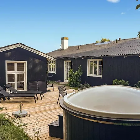Dom wakacyjny Cozy Home In Blokhus With Sauna